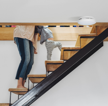 Escalier enfant parent domotique
